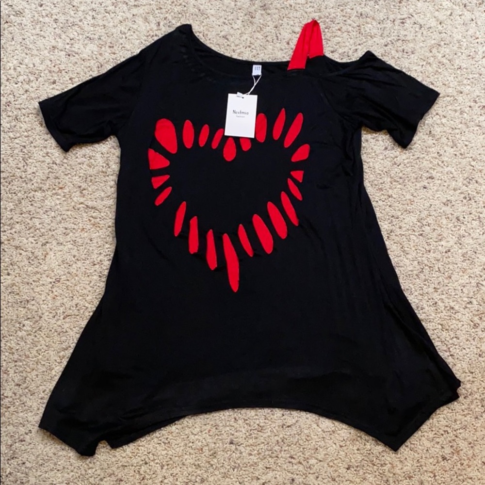 NWT Women’s 14 single cold shoulder ♥️ top. - Picture 1 of 6